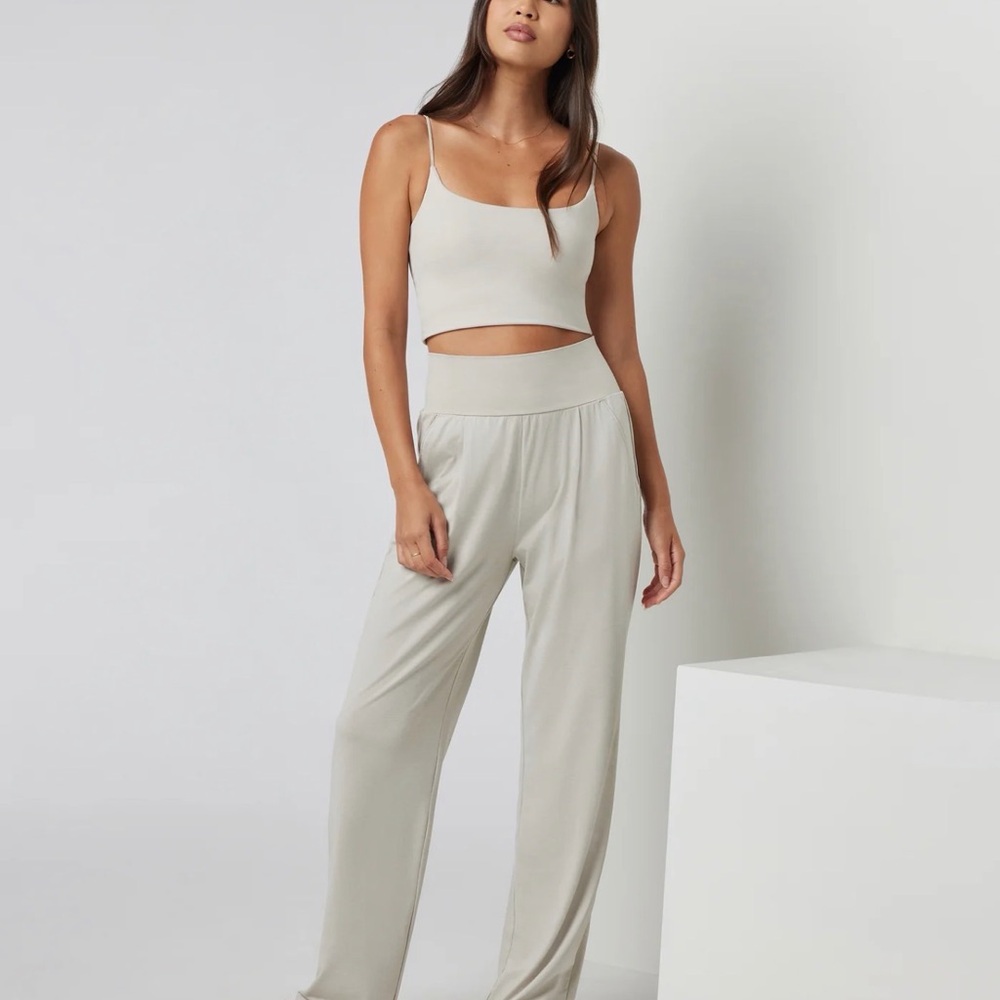 Vuori Women's Light Gray Wide Leg Pants